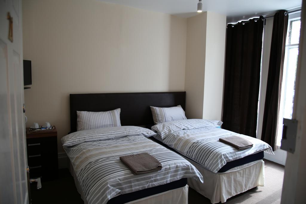 Portsmouth Inns Room photo